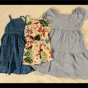 Old navy girls 5T bundle 2 dresses and a romper all great condition